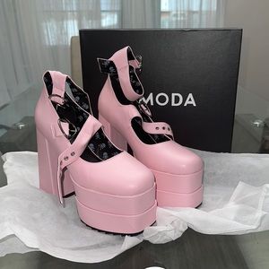 Lamoda Two Timing pink platform heart buckle heels US size 8